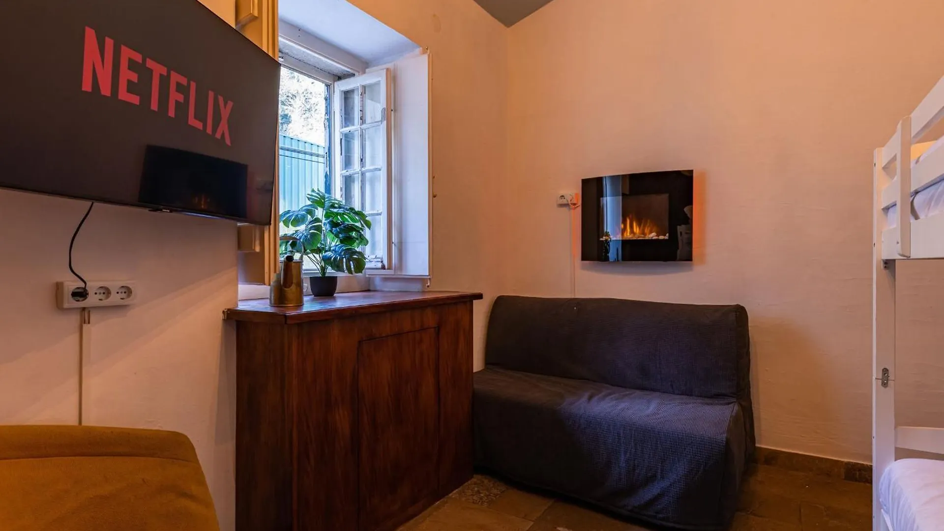 Sintra Wow - Unique Double Smart Room In 17Th Century Palace! Hot Tub, Snooker, Bbq, Ps5, Sauna, Gym