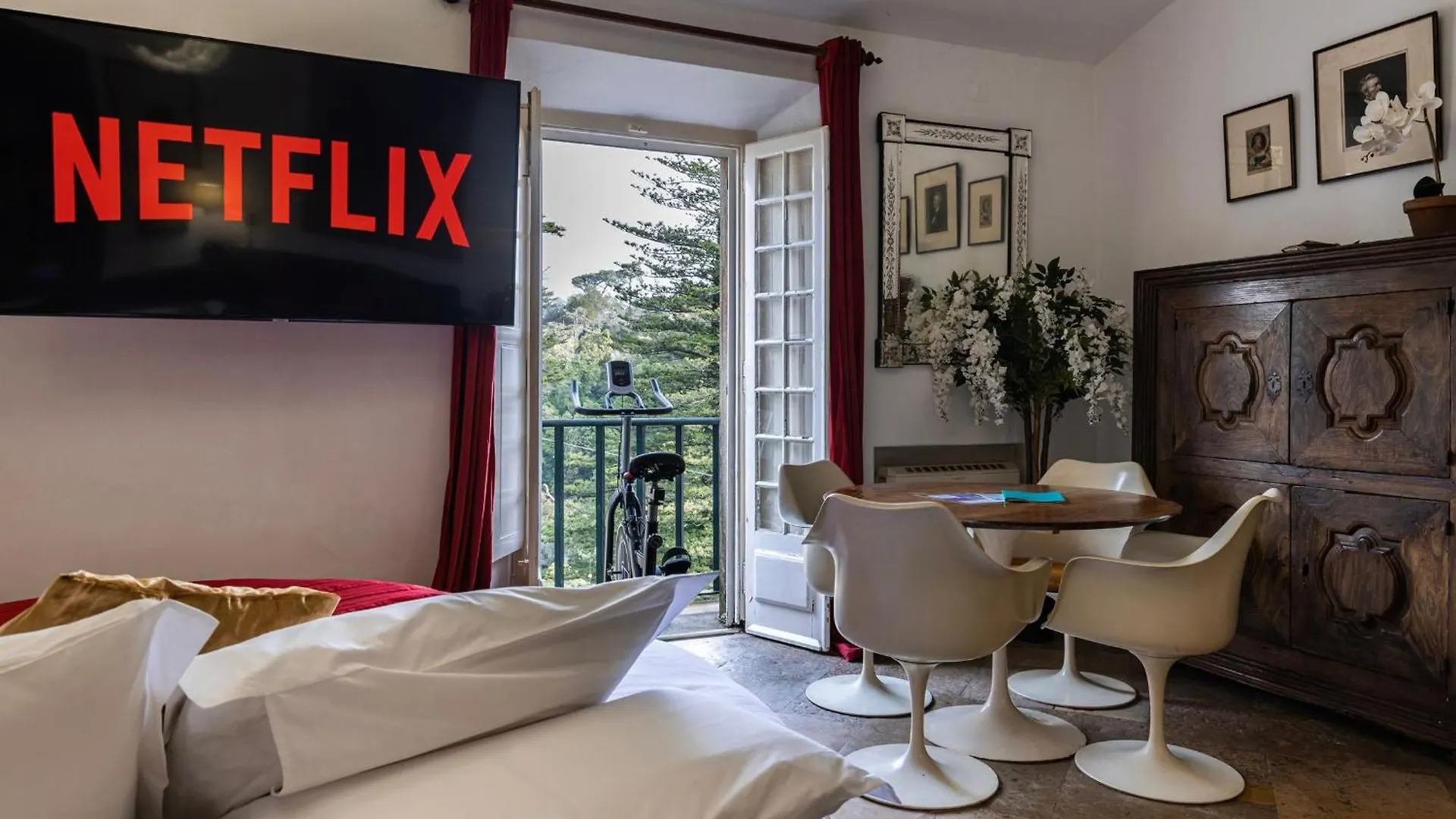 Sintra Wow - Unique Double Smart Room In 17Th Century Palace! Hot Tub, Snooker, Bbq, Ps5, Sauna, Gym Hotel